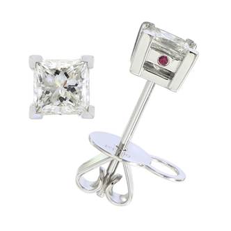 Emerald VS Princess Cuts in Diamonds Emerald VS Princess Cuts in Diamonds