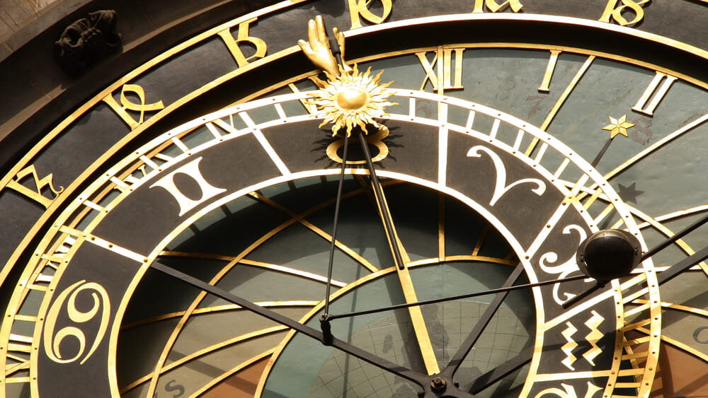 The moon phase in watchmaking: what it is and how it works Detail of the astronomical clock in the Old Town Square in Prague, Czech Republic.